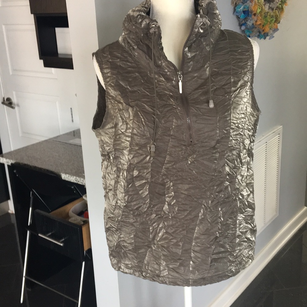 Sleeveless Top with Zipper